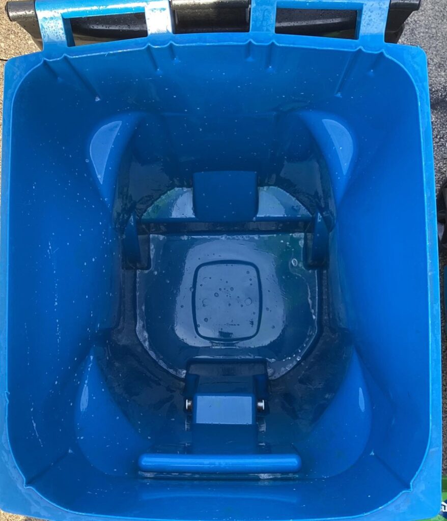 Can Cleaners - Before and After - Garbage Can Cleaning - After 001