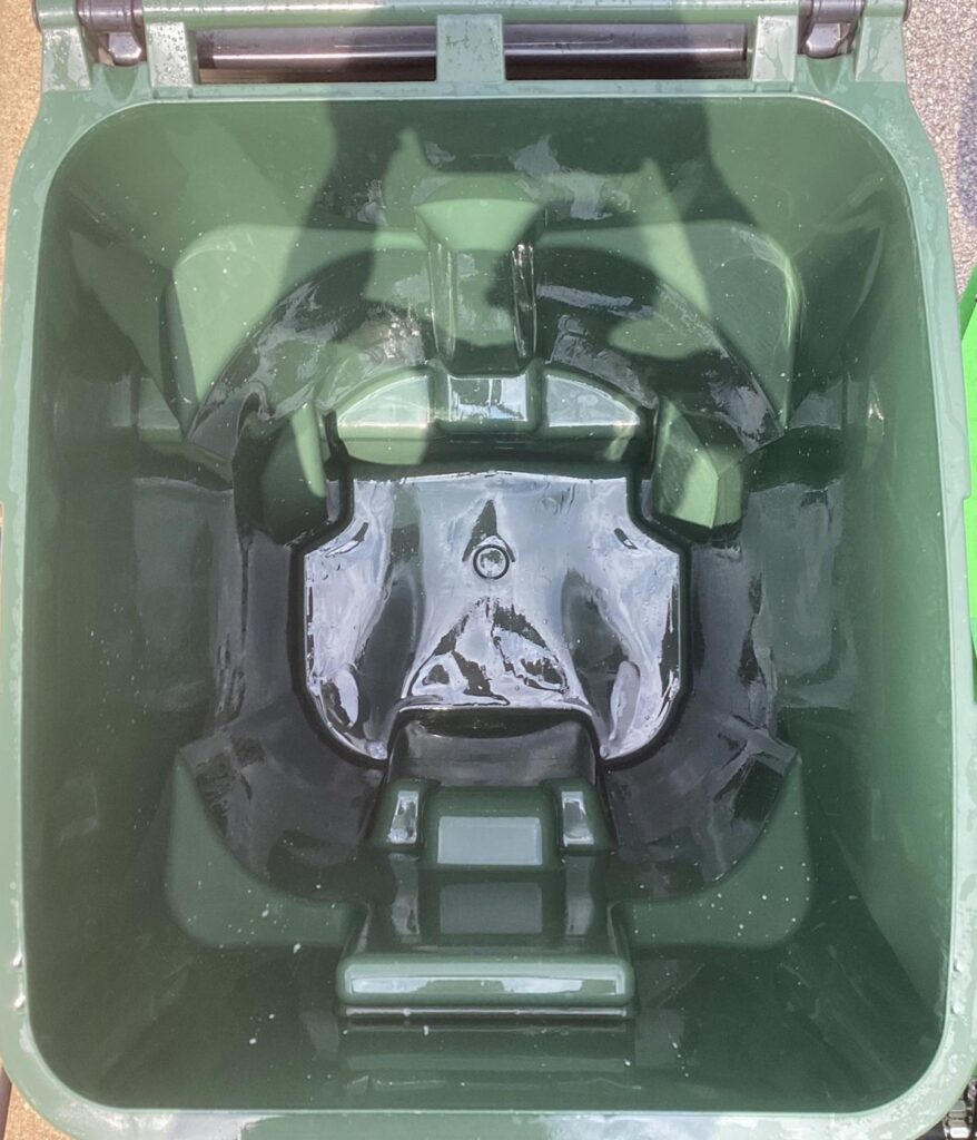 Can Cleaners - Before and After - Garbage Can Cleaning - After 002