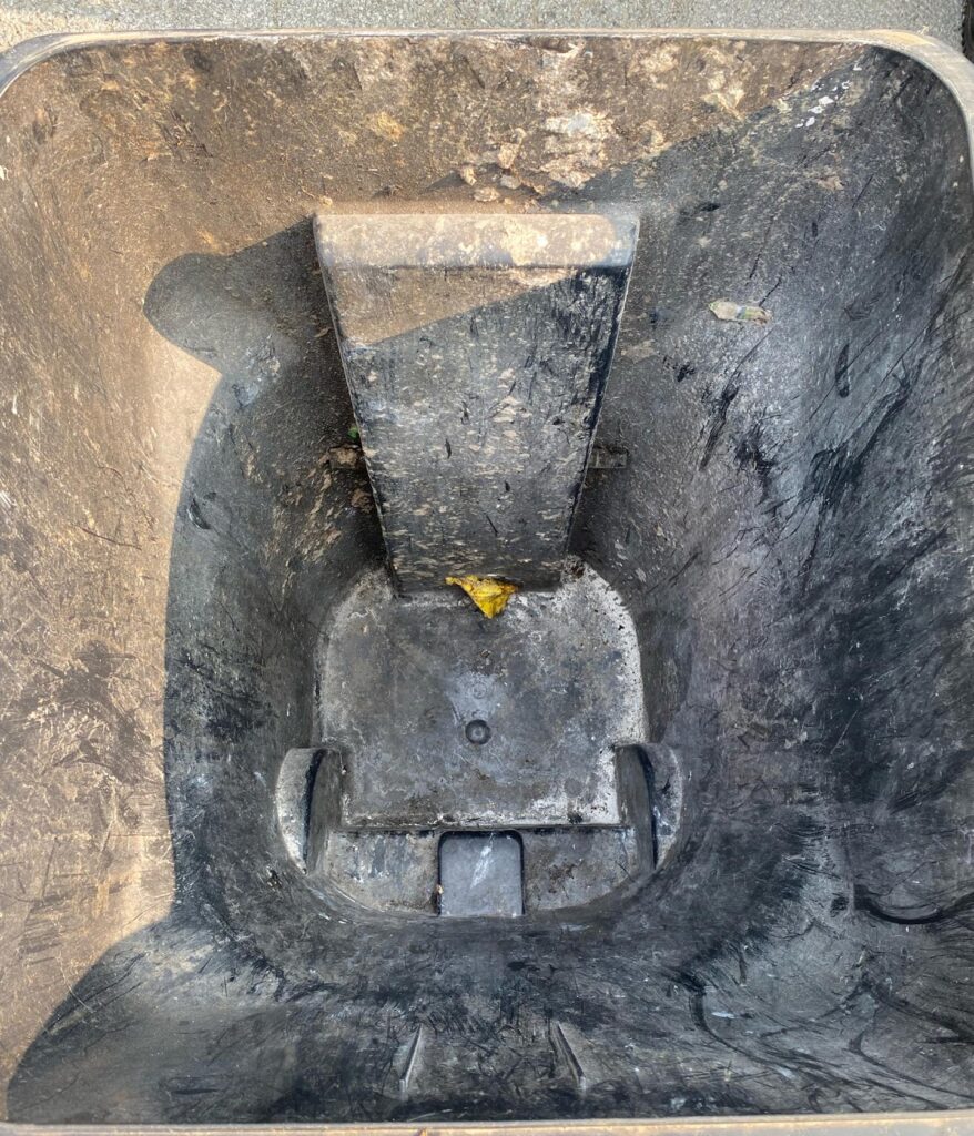 Can Cleaners - Before and After - Garbage Can Cleaning - Before 003