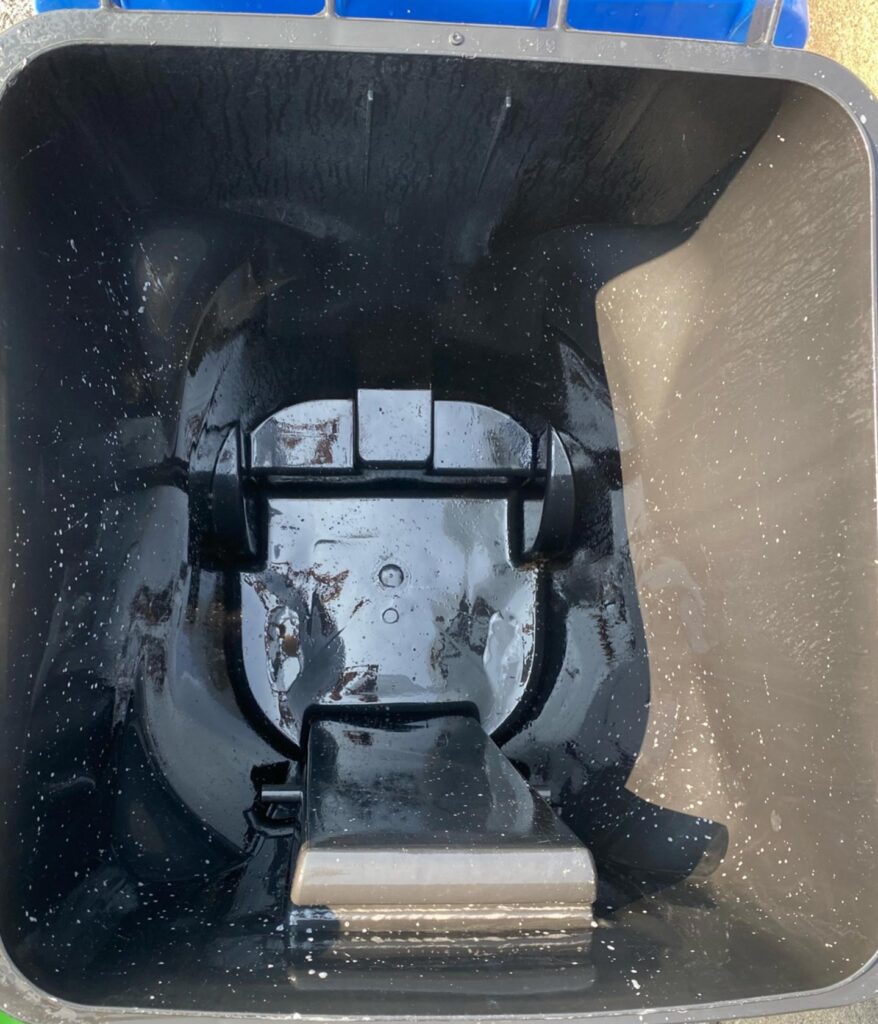 Can Cleaners - Before and After - Garbage Can Cleaning - After 004