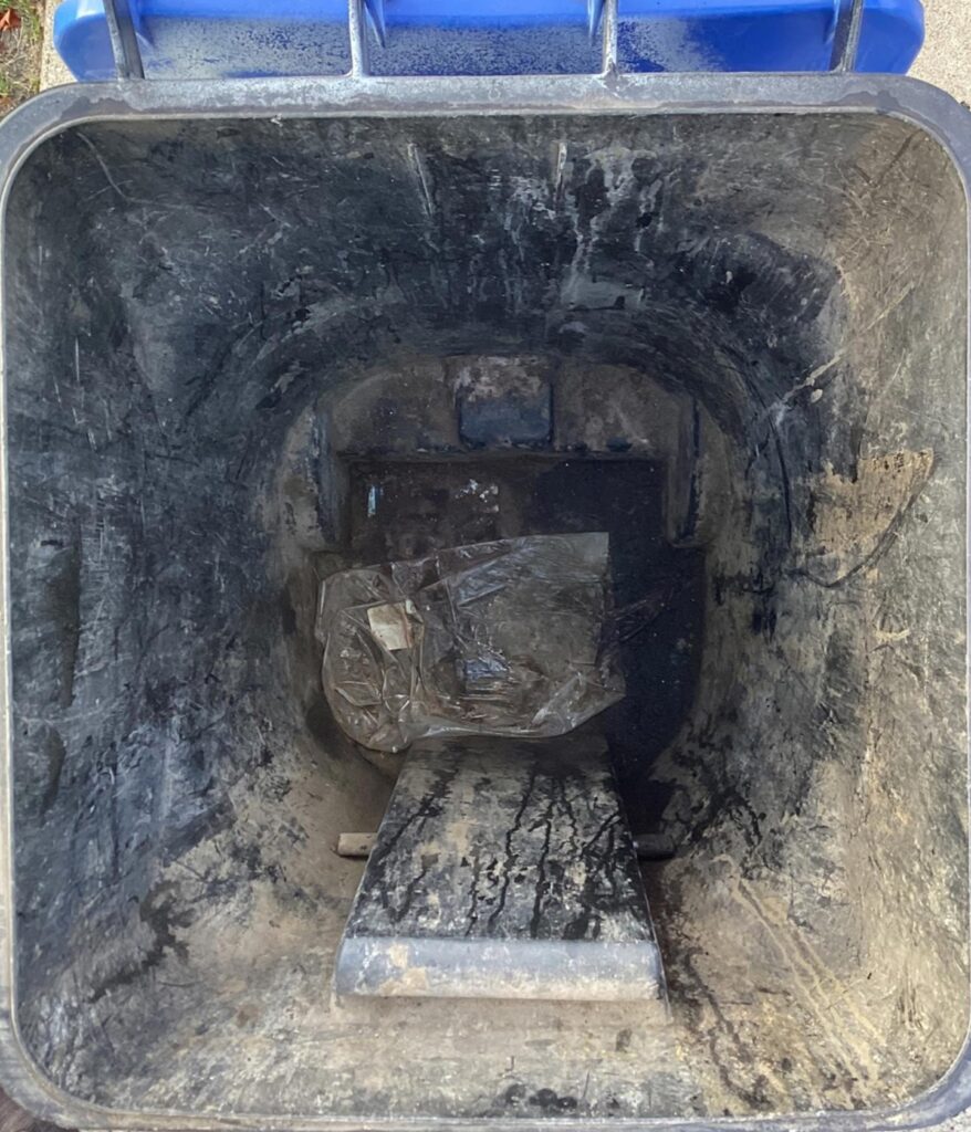 Can Cleaners - Before and After - Garbage Can Cleaning - Before 006